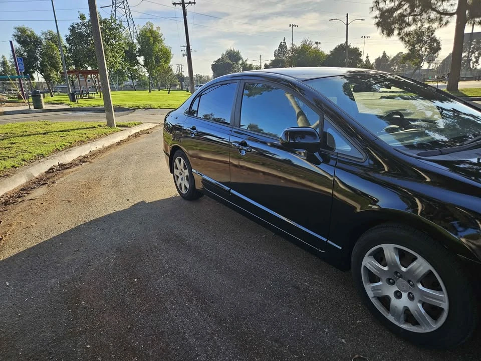2007 Honda Civic 8th Gen - Image 2 of 11