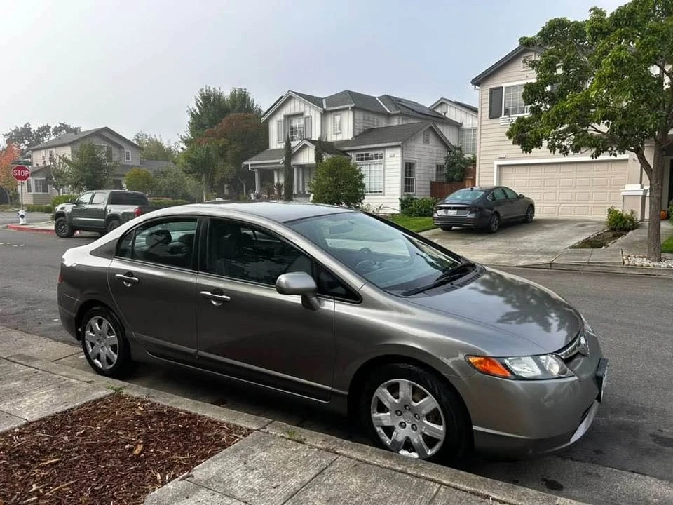 2007 Honda Civic 8th Gen - Image 2 of 9