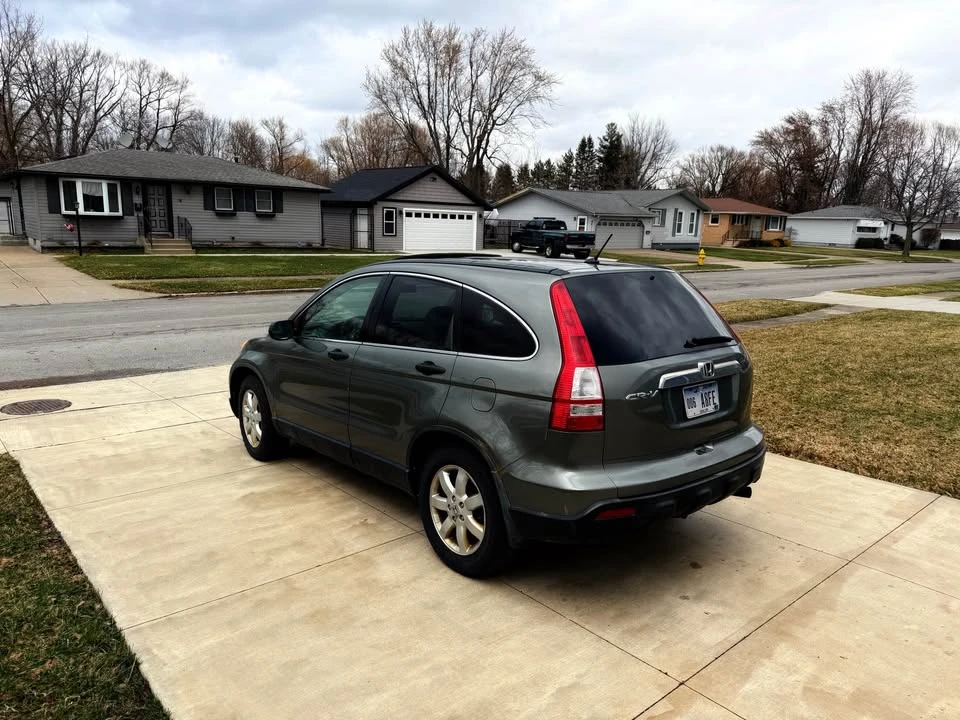 2007 Honda CR-V 3rd Gen - Image 2 of 10