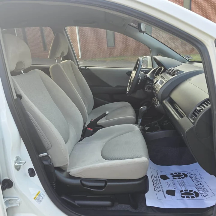 2007 Honda Fit - Image 10 of 19