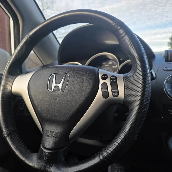 2007 Honda Fit - Image 11 of 19