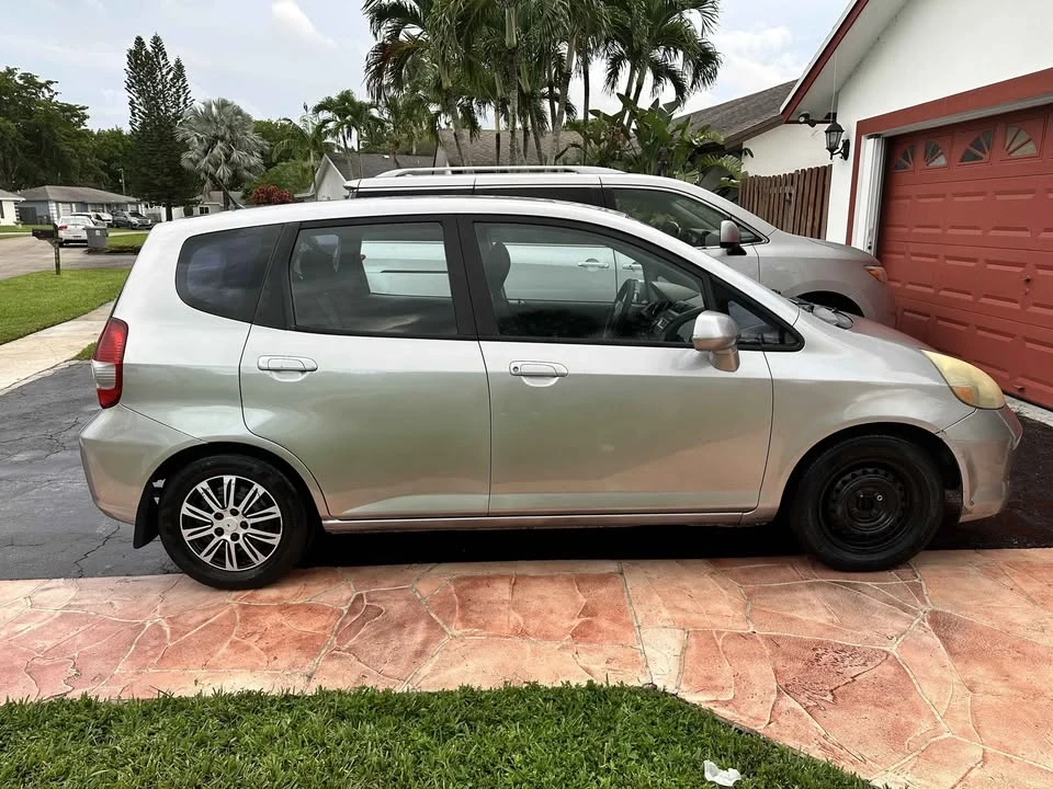 2007 Honda Fit - Image 2 of 11