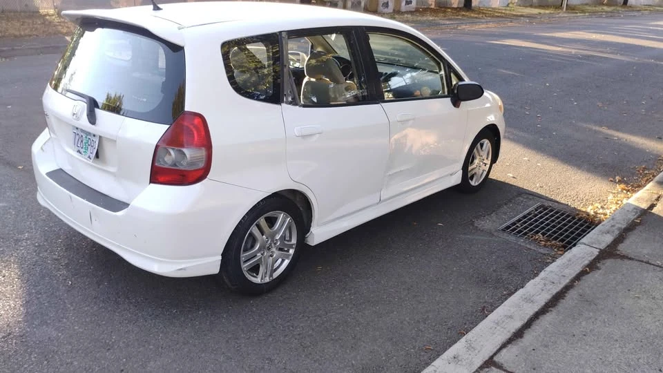 2007 Honda Fit - Image 2 of 3