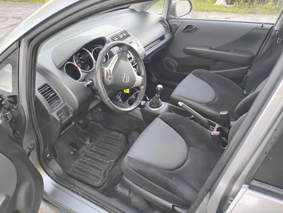 2007 Honda Fit - Image 9 of 16