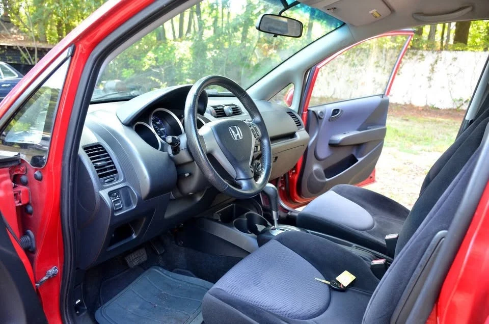 2007 Honda Fit - Image 10 of 15