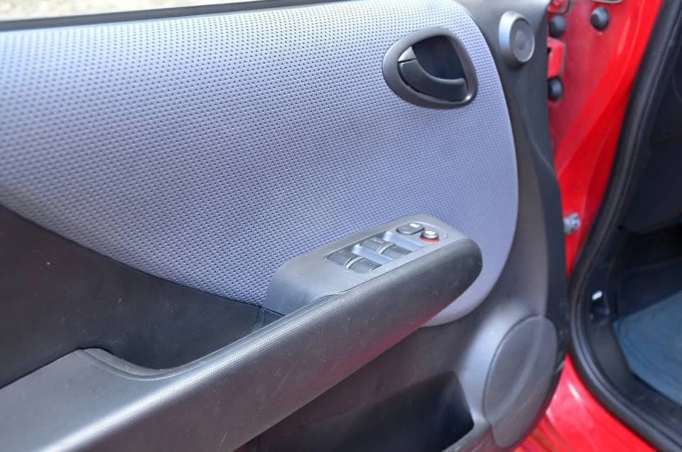 2007 Honda Fit - Image 9 of 15