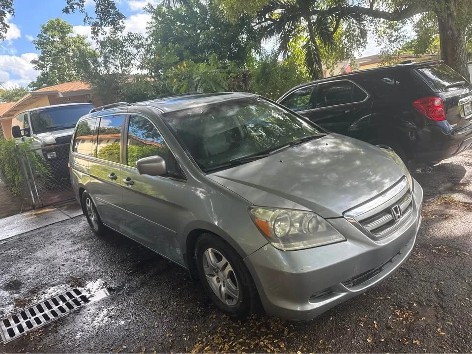 2007 Honda Odyssey - Image 2 of 3