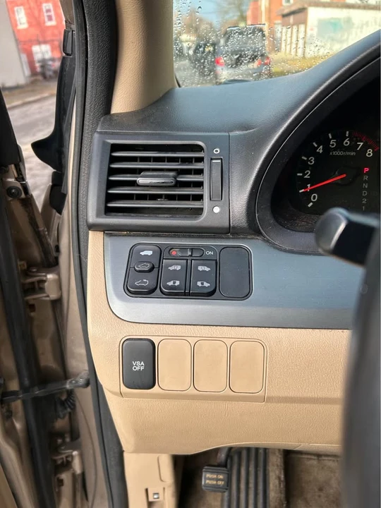 2007 Honda Odyssey - Image 8 of 18