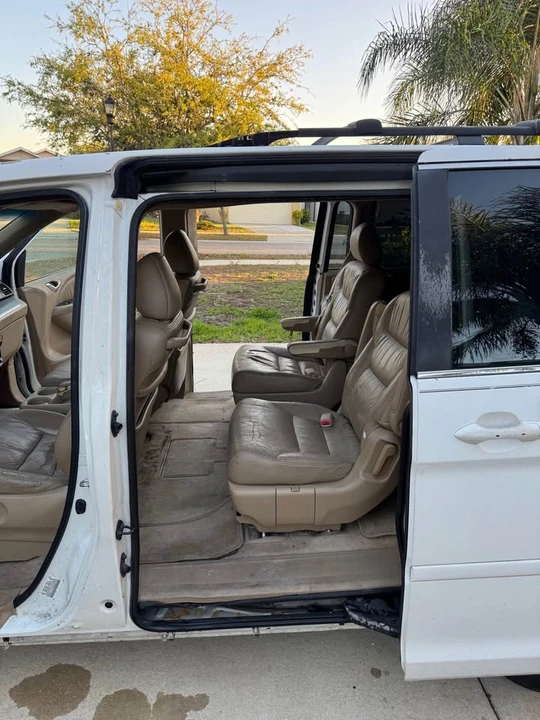 2007 Honda Odyssey - Image 11 of 16