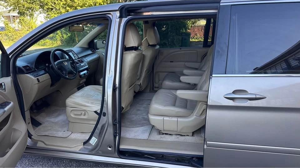 2007 Honda Odyssey - Image 10 of 20