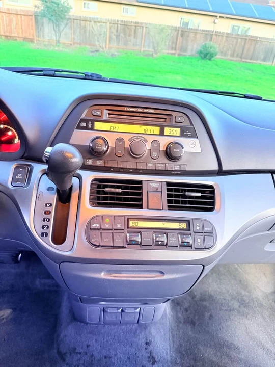 2007 Honda Odyssey - Image 14 of 17