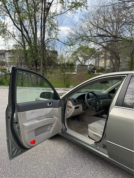 2007 Hyundai Sonata - Image 11 of 17