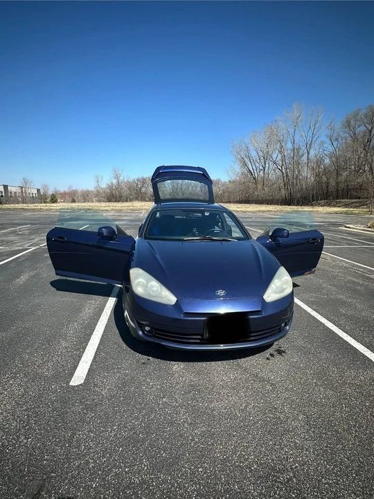 2007 Hyundai Tiburon - Image 2 of 4