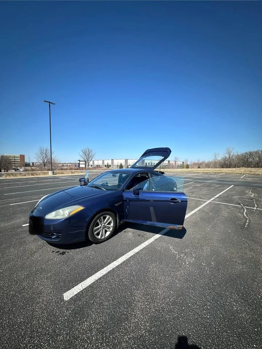 2007 Hyundai Tiburon - Image 3 of 4