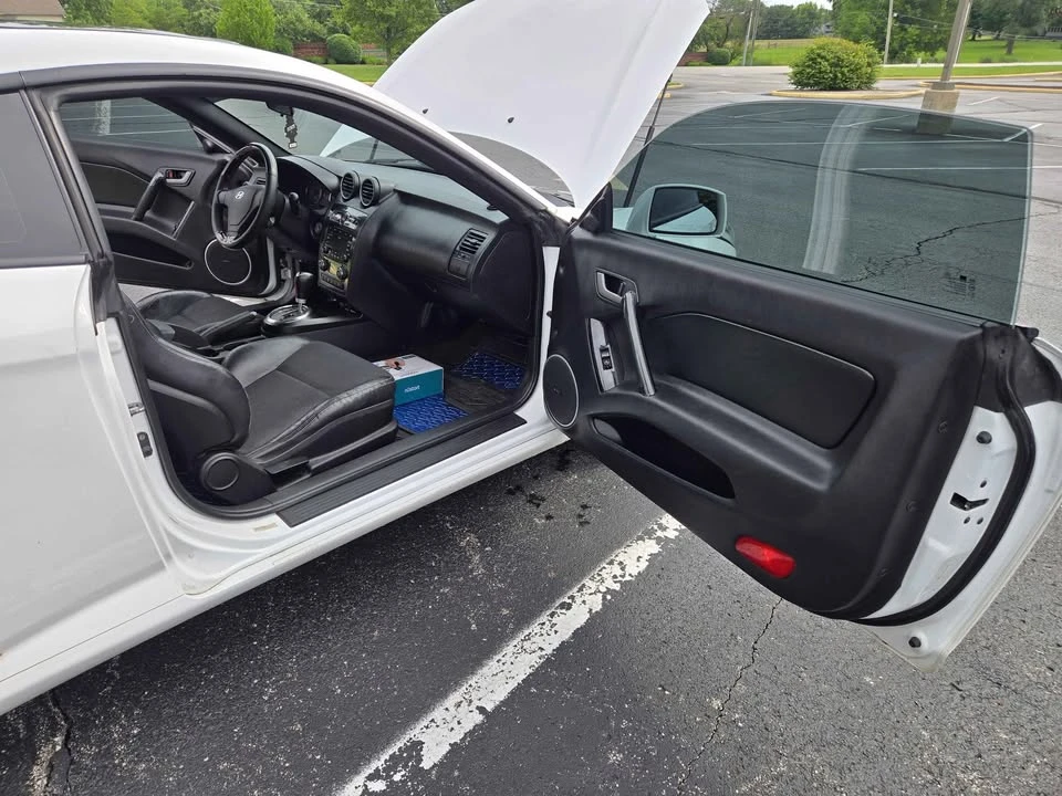 2007 Hyundai Tiburon - Image 12 of 16