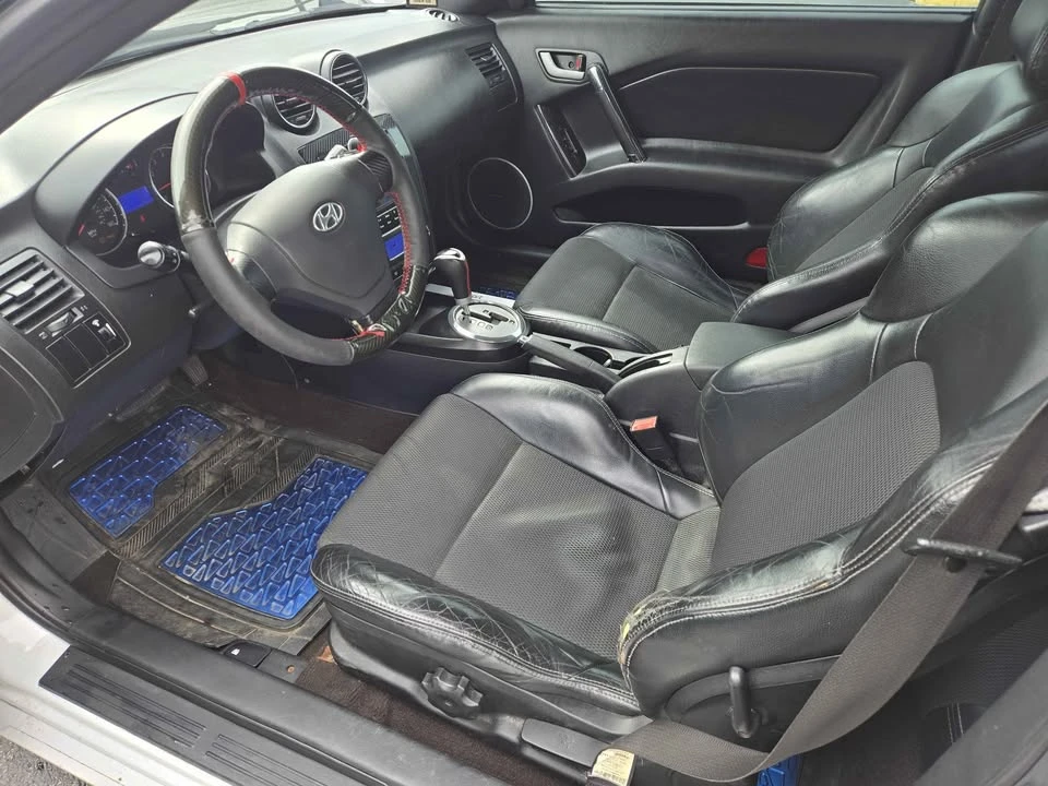 2007 Hyundai Tiburon - Image 10 of 16