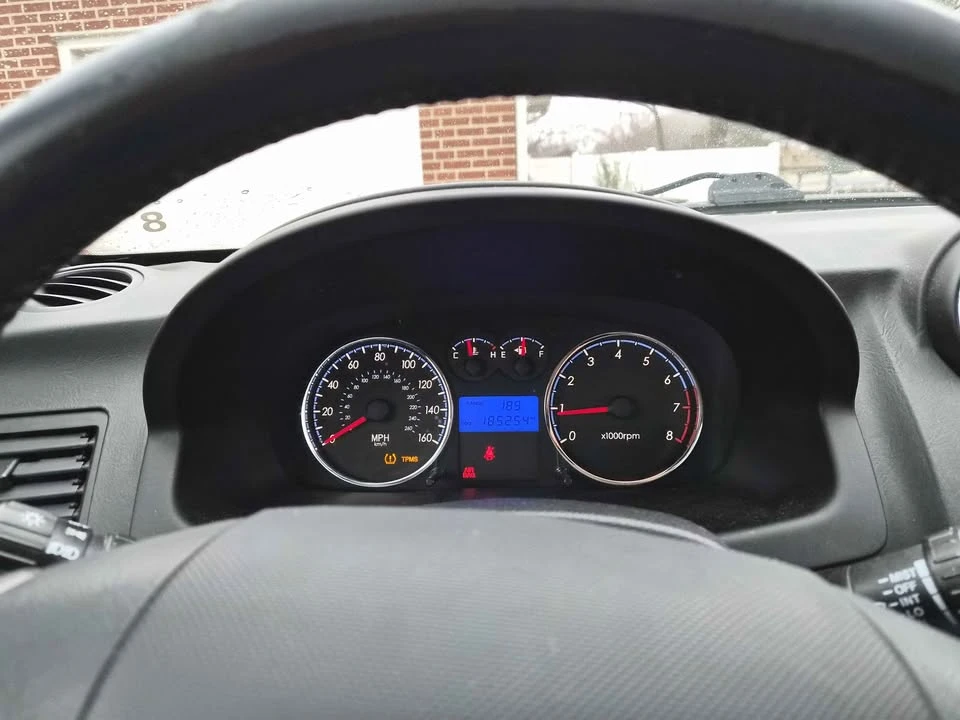 2007 Hyundai Tiburon - Image 16 of 18