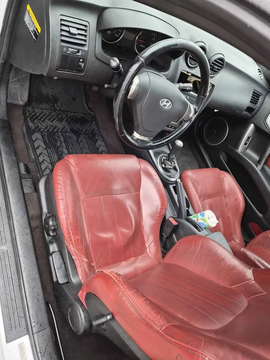 2007 Hyundai Tiburon - Image 15 of 18