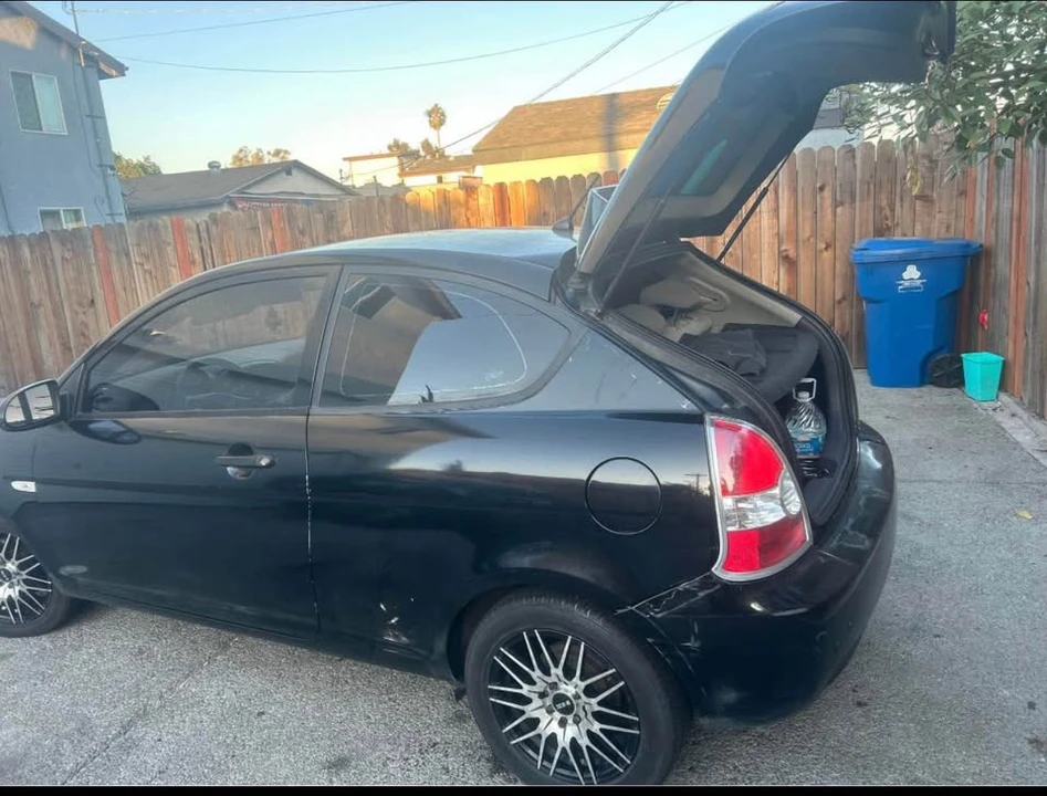 2007 Hyundai Accent - Image 2 of 2