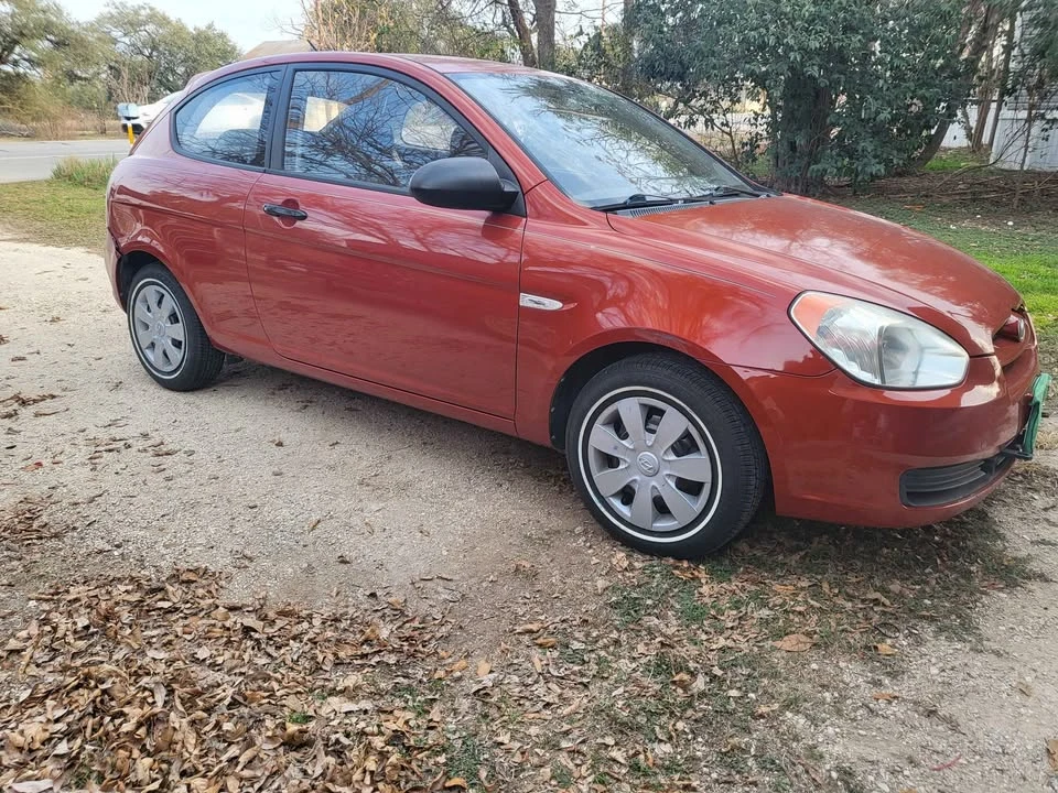 2007 Hyundai Accent - Image 2 of 10