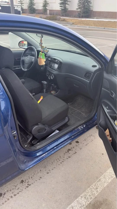 2007 Hyundai Accent - Image 8 of 10