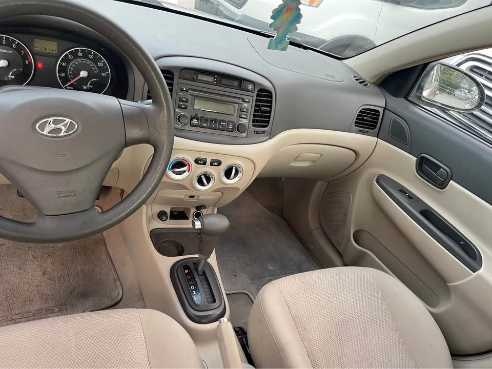 2007 Hyundai Accent - Image 3 of 4