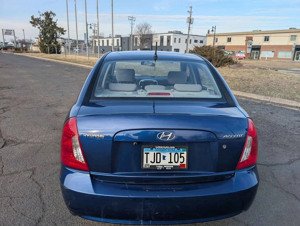 2007 Hyundai Accent - Image 5 of 10