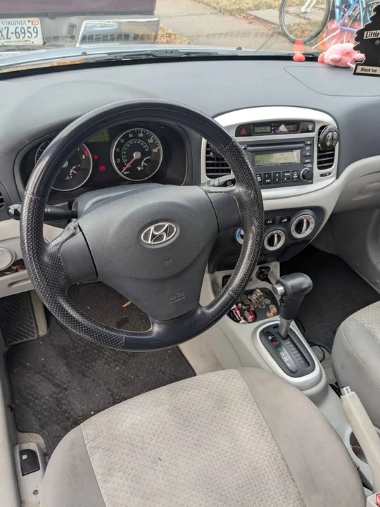2007 Hyundai Accent - Image 5 of 5