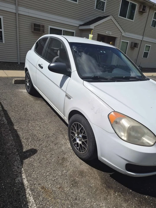 2007 Hyundai Accent - Image 2 of 8