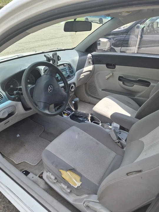 2007 Hyundai Accent - Image 5 of 8