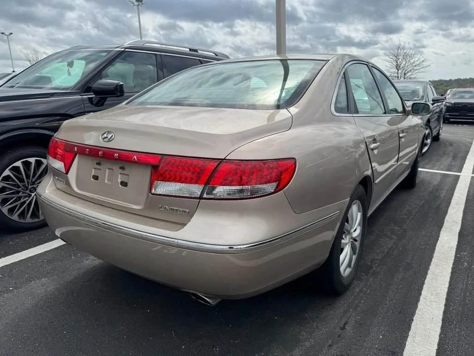 2007 Hyundai Azera - Image 2 of 3
