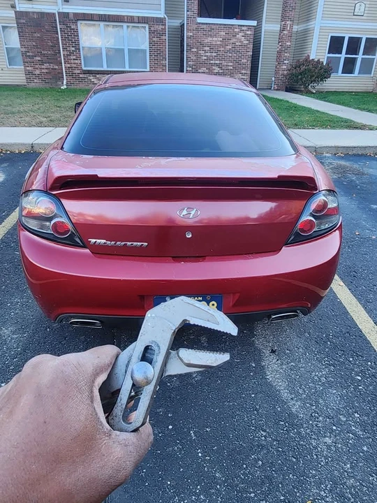 2007 Hyundai Tiburon - Image 2 of 2
