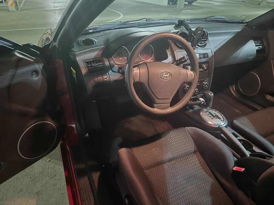 2007 Hyundai Tiburon - Image 10 of 14