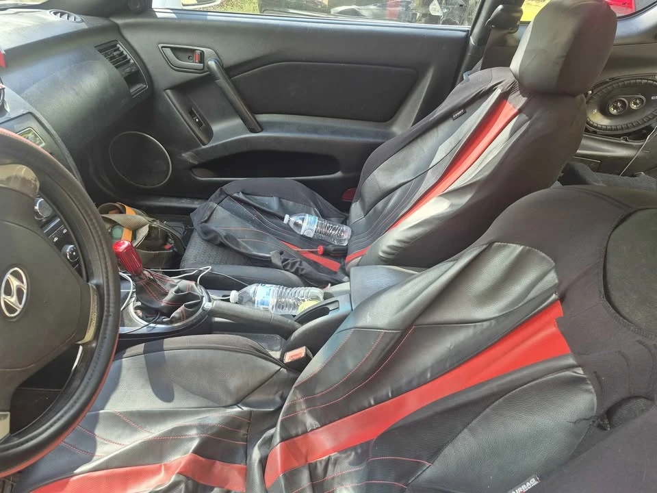 2007 Hyundai Tiburon - Image 6 of 7