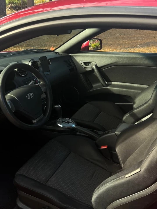 2007 Hyundai Tiburon - Image 9 of 10