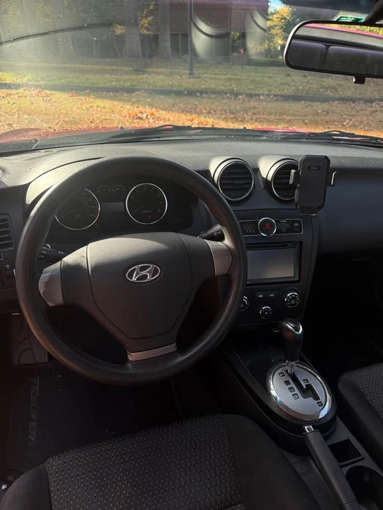 2007 Hyundai Tiburon - Image 8 of 10