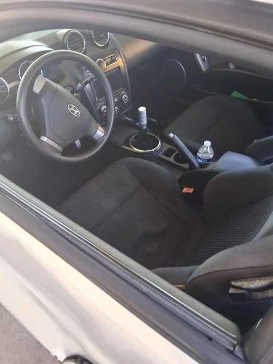 2007 Hyundai Tiburon - Image 2 of 6