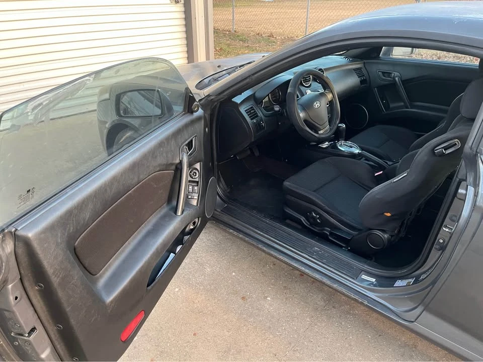 2007 Hyundai Tiburon - Image 9 of 11