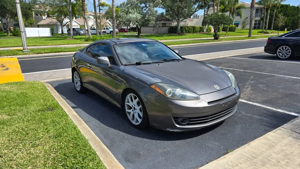 2007 Hyundai Tiburon - Image 2 of 19