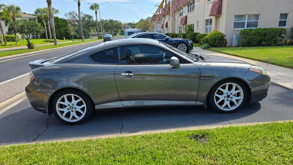 2007 Hyundai Tiburon - Image 8 of 19