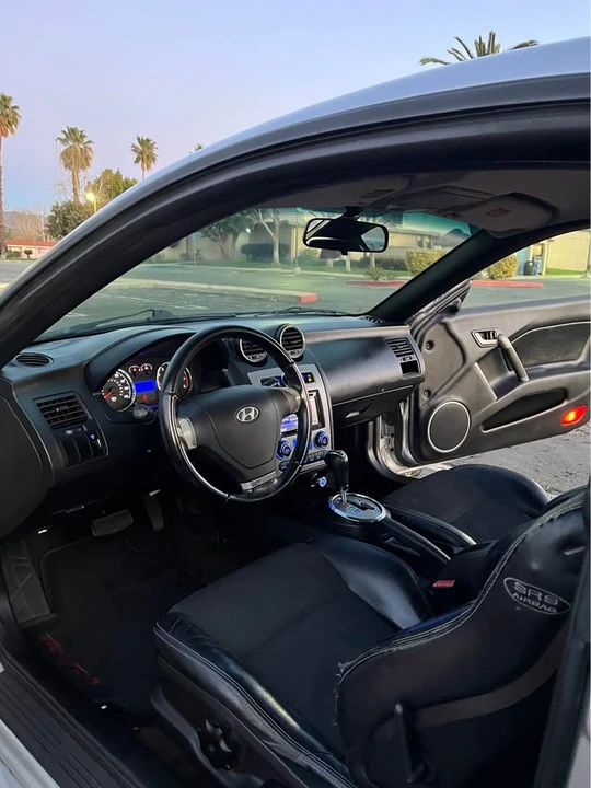 2007 Hyundai Tiburon - Image 10 of 16