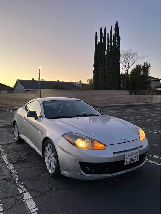2007 Hyundai Tiburon - Image 2 of 16