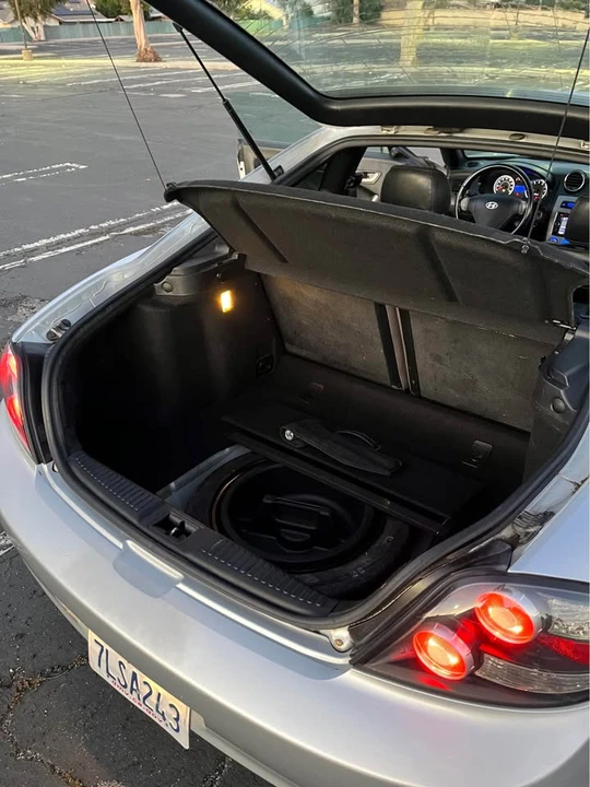 2007 Hyundai Tiburon - Image 9 of 16