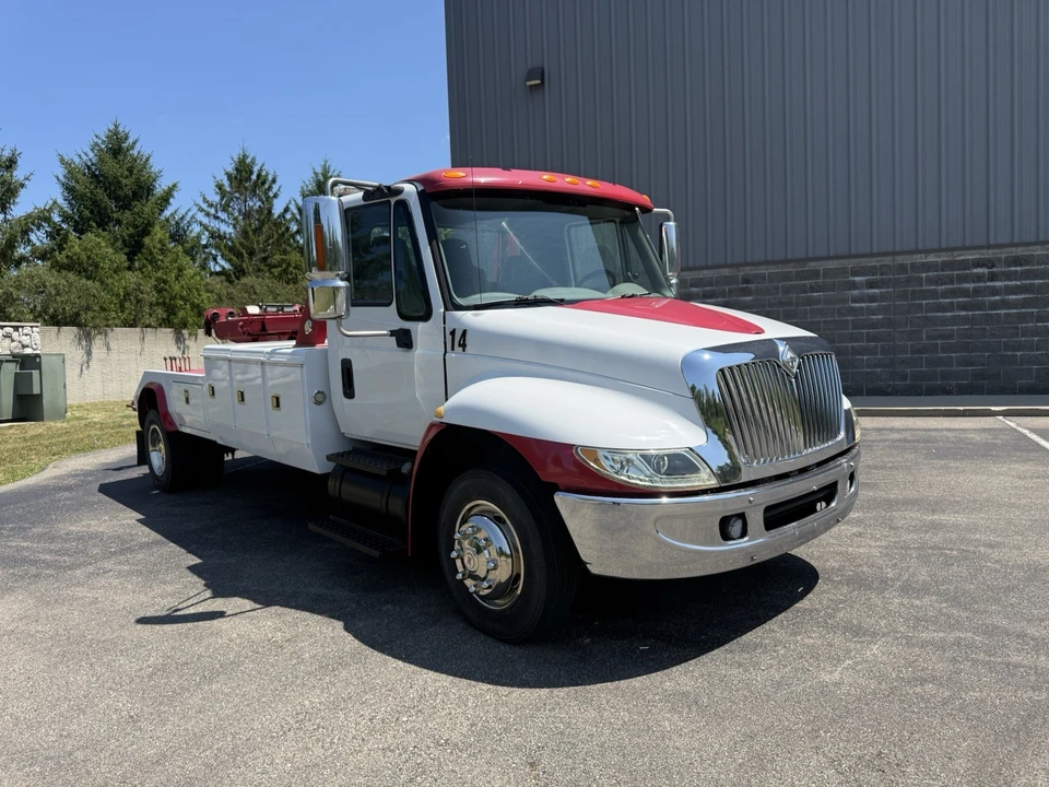 2007 International Harvester XT - Image 2 of 11