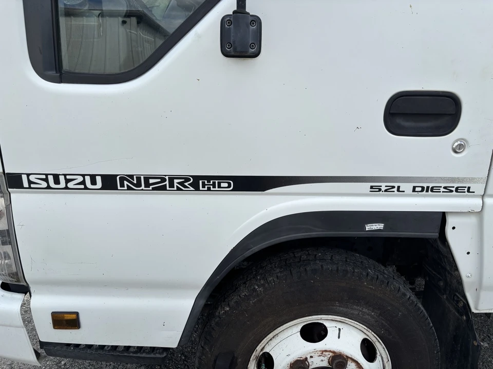 2007 Isuzu Elf - Image 14 of 21