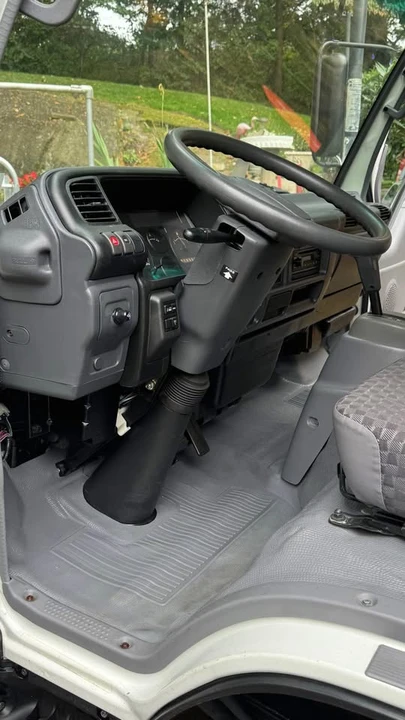 2007 Isuzu Elf - Image 4 of 16