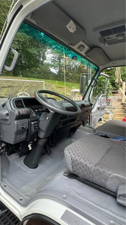 2007 Isuzu Elf - Image 10 of 16