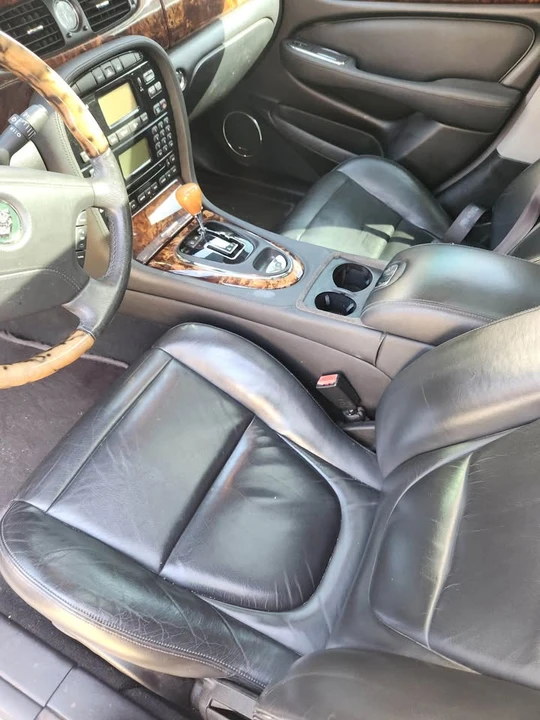 2007 Jaguar XE - Image 2 of 2
