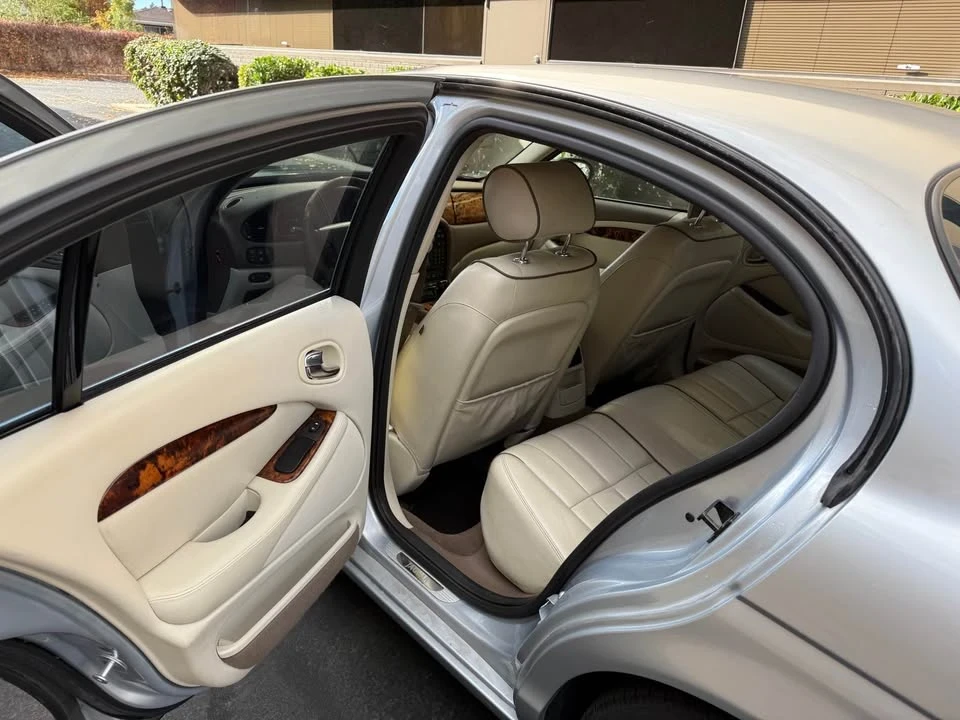 2007 Jaguar S-Type 2nd Gen - Image 9 of 16