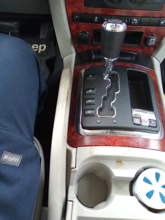 2007 Jeep Commander - Image 14 of 17